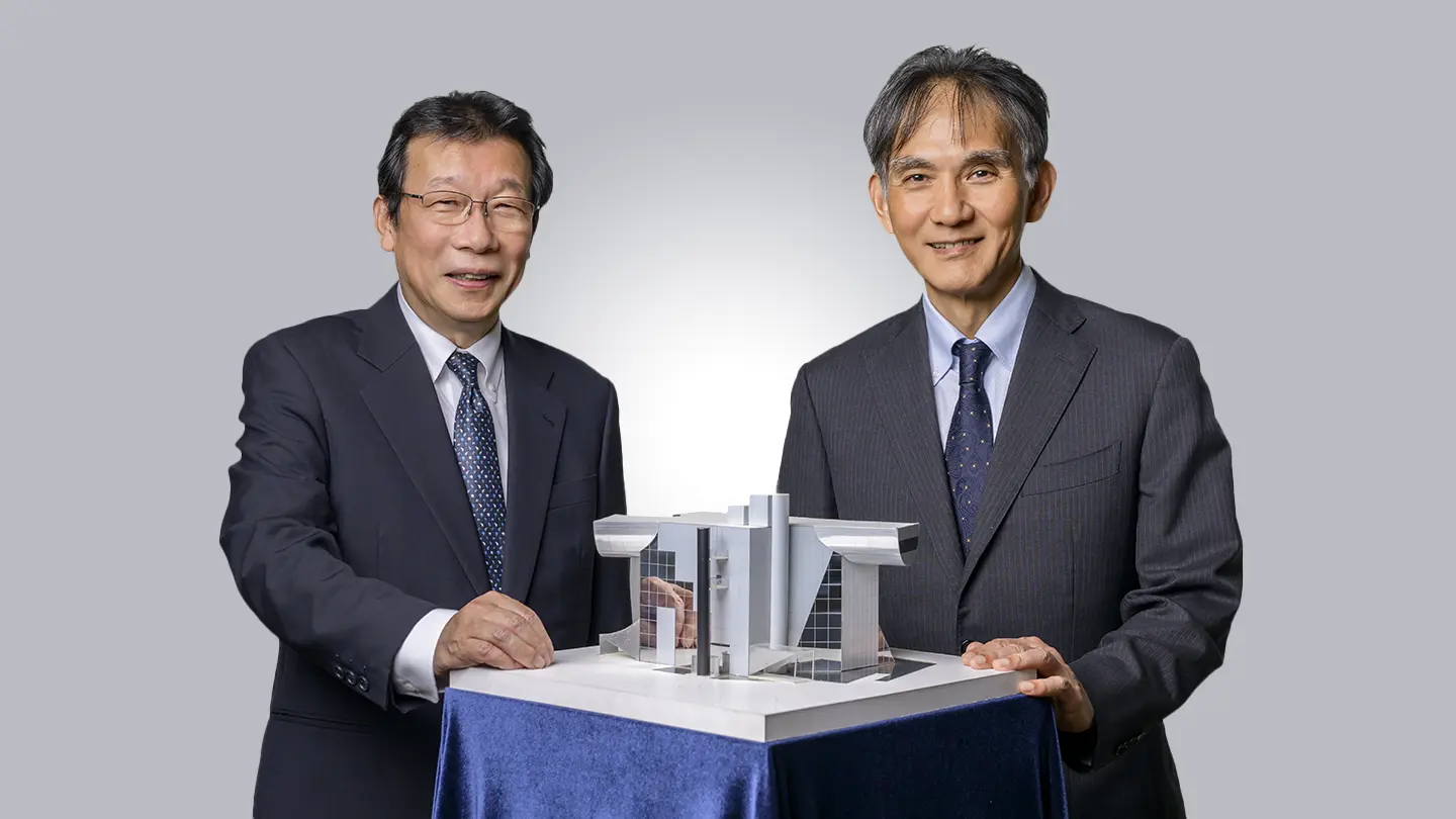 Portrait photography: Executive Vice President Sekiguchi (left) and Executive Vice President Wakabayashi (right)